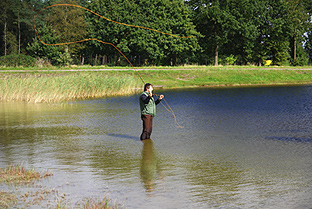 Angeln, speziell Fliegenfischen, am Forellensee in Dorotheental bei Neumünster