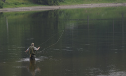 Fliegenfischen an der Söse - Talsperre im Harz. Leider ist hier aber auch das Angeln mit Wasserkugel und dicken Posen erlaubt.