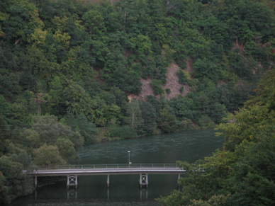 Angeln an Edersee in Hessen mit Naturködern. Fliegenfischen geht hier sehr gut