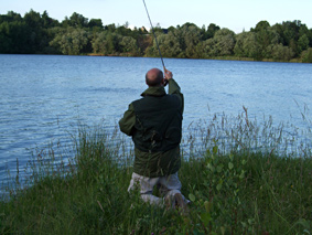 Thomas S. aus Achim beim Fliegenfischen am Kreidesee