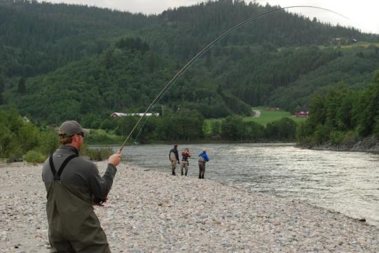 Erfolgreicher Lachsangler an der Gaula