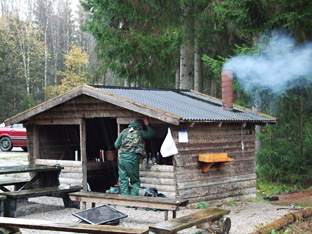 Schutzhütte am Fluß Flugströmmen