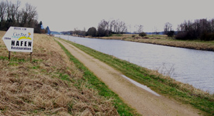 Der Elbe-Lübeck-Kanal bei Güster. Ein Top-Revier für Angler, spez. Stippangler