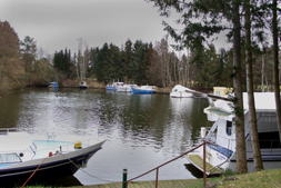 Der kleine Bootshafen im Prüßsee bei Güster